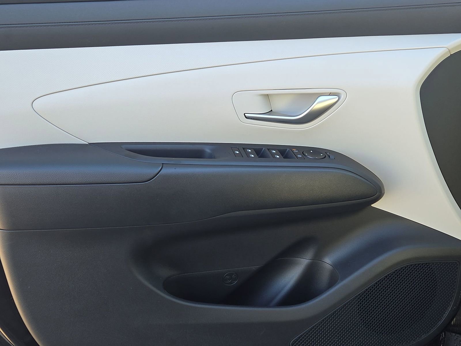 Used 2025 Hyundai Tucson SE AWD/4WD image 16