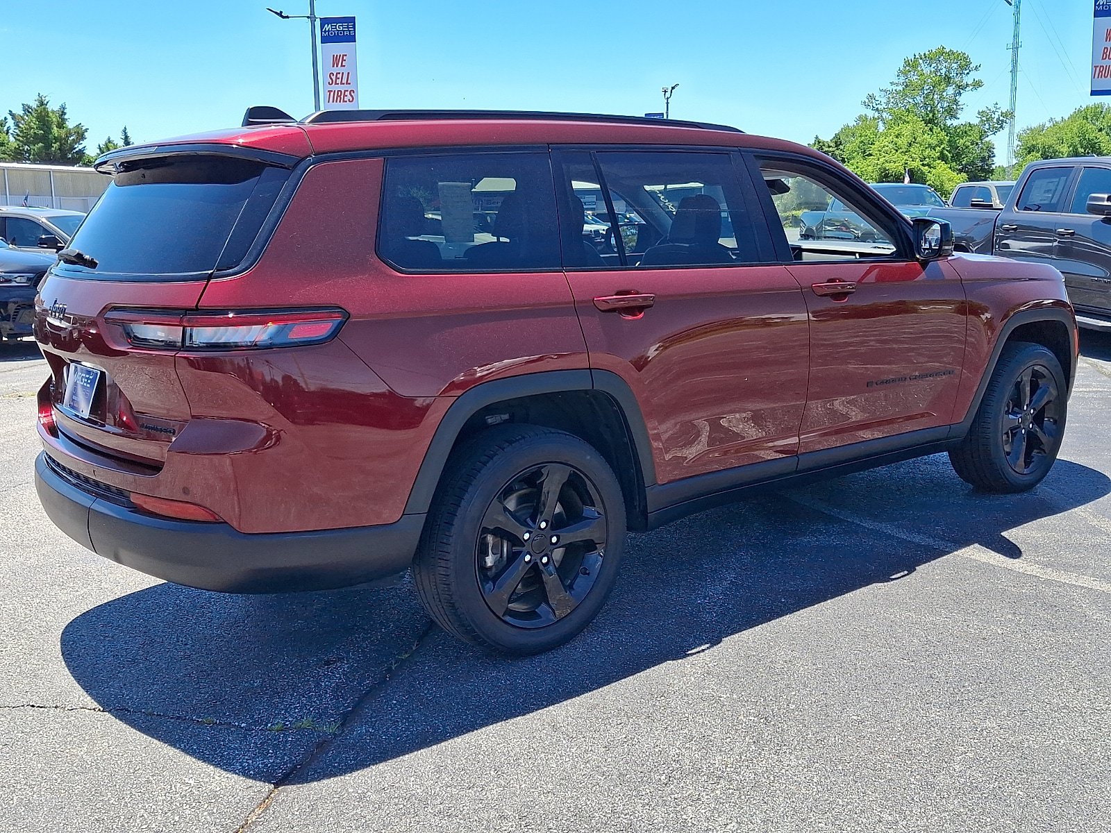 Certified 2023 Jeep Grand Cherokee L Limited w/ Black Appearance Package AWD/4WD image 6