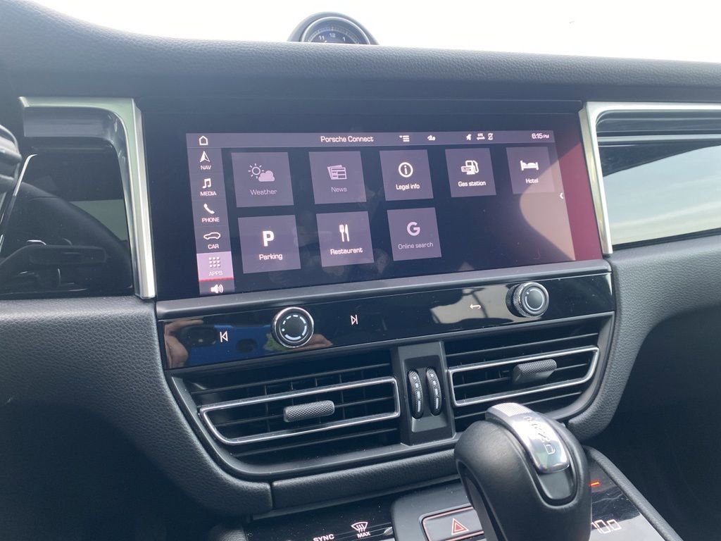 Used 2022 Porsche Macan Base image 17