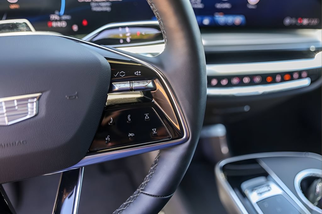 Certified 2024 Cadillac Lyriq Luxury AWD/4WD image 12