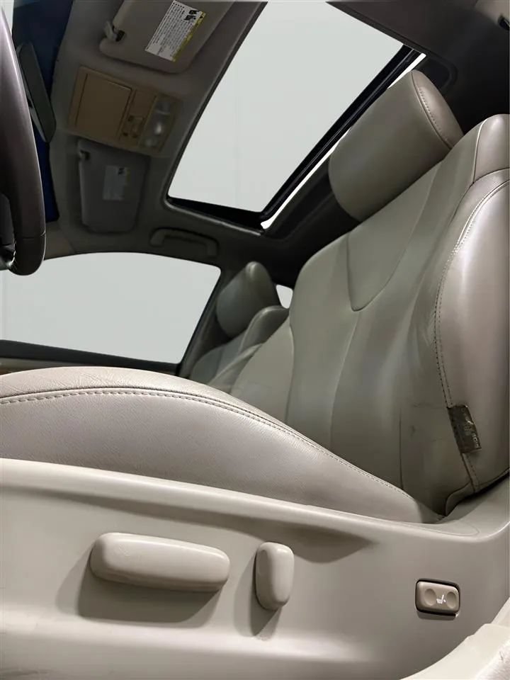 Used 2007 Toyota Camry XLE w/ Leather Pkg FWD image 28