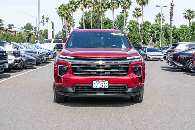 Used 2025 Chevrolet Traverse LT image 3