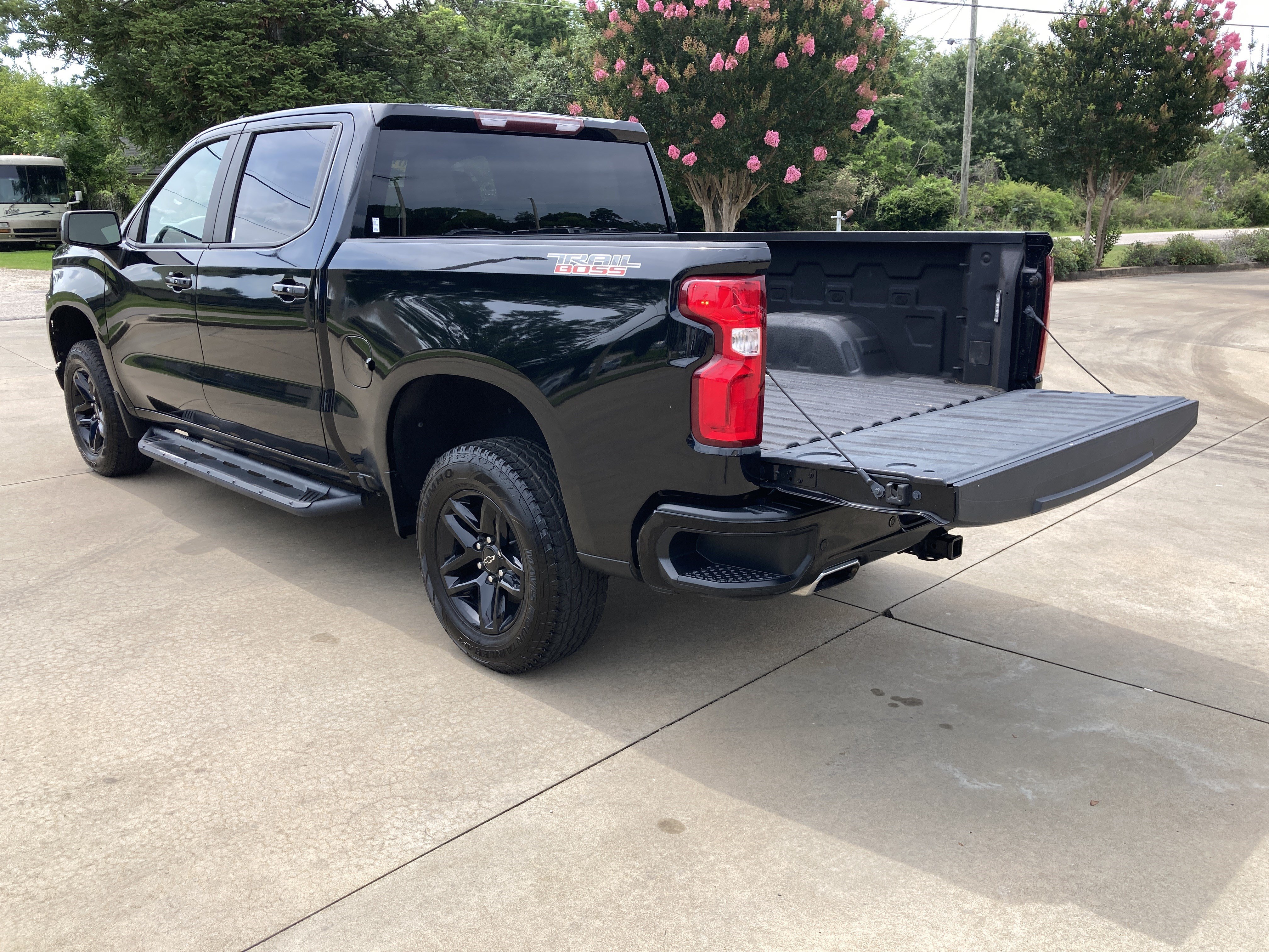 Certified 2019 Chevrolet Silverado 1500 LT Trail Boss w/ Convenience Package AWD/4WD image 8