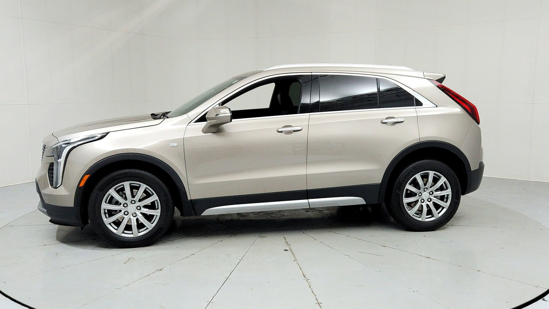 Certified 2023 Cadillac XT4 Premium Luxury w/ Cold Weather Package image 2