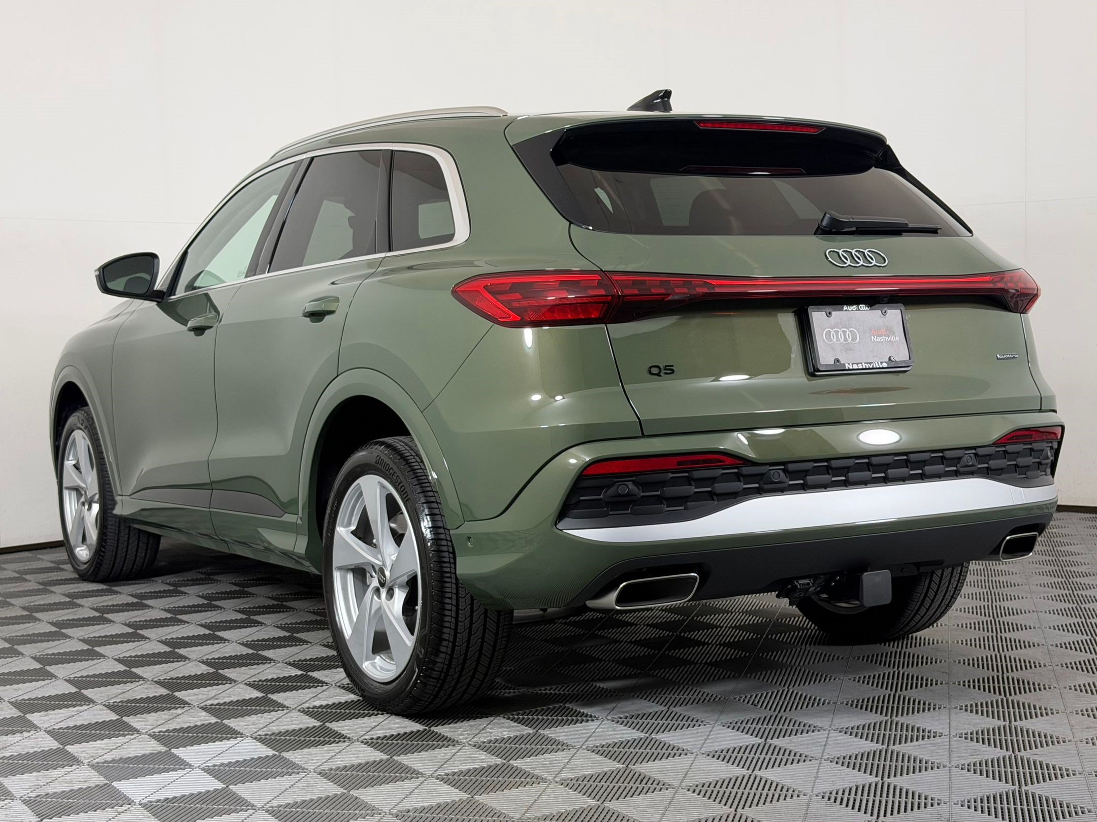 Used 2025 Audi Q5 Premium Plus w/ Premium Plus AWD/4WD image 3