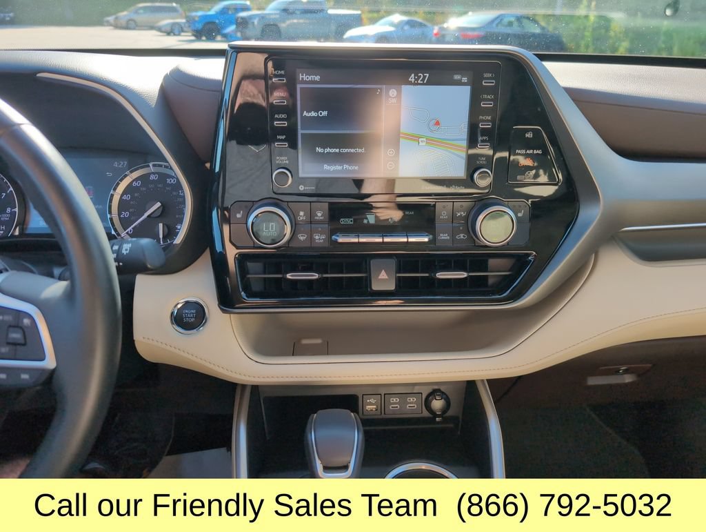 Used 2022 Toyota Highlander XLE AWD/4WD image 20