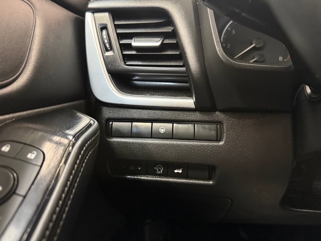 Used 2024 Nissan Rogue SV FWD image 12