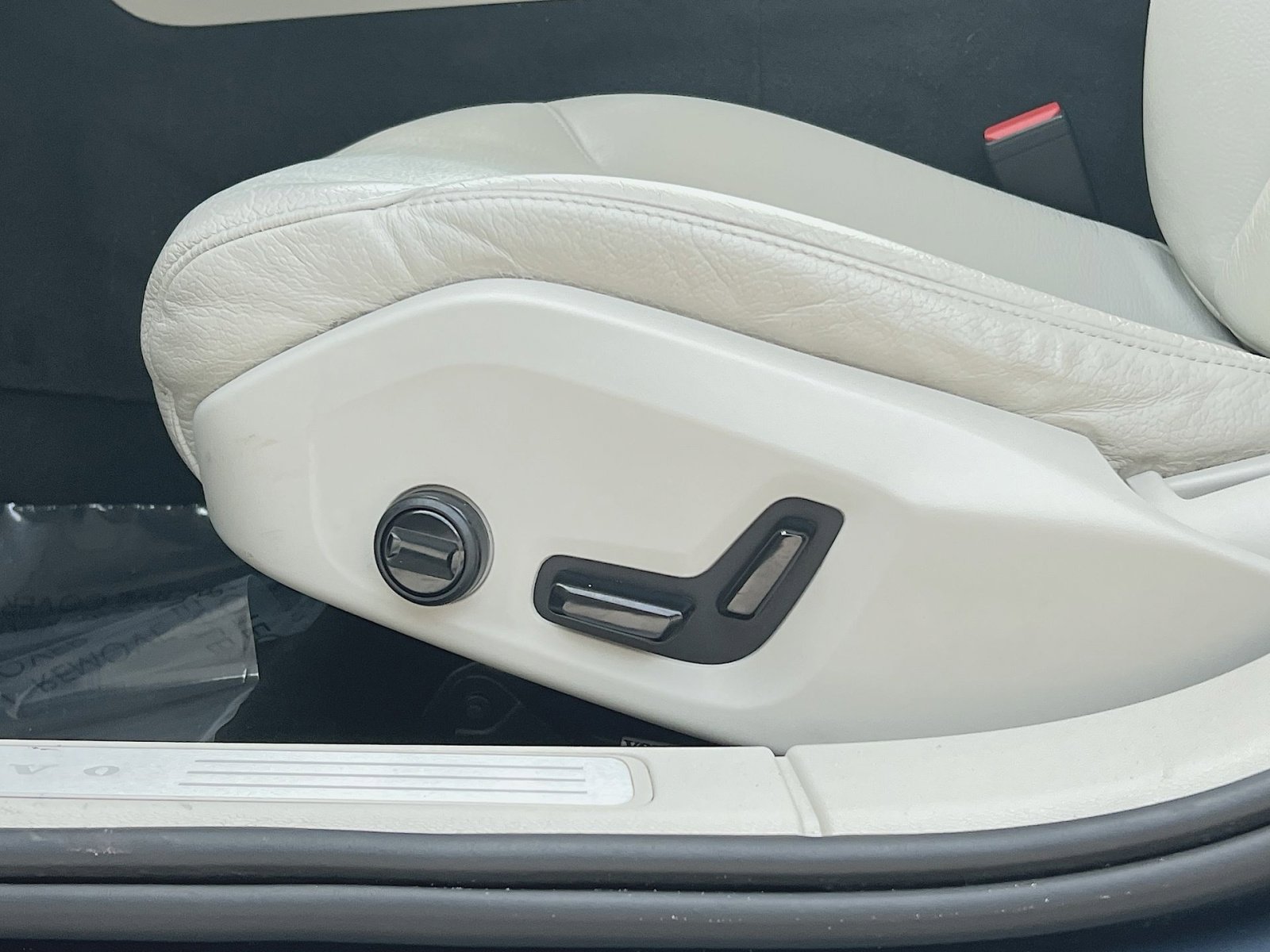 Used 2021 Volvo S60 T5 Momentum image 14