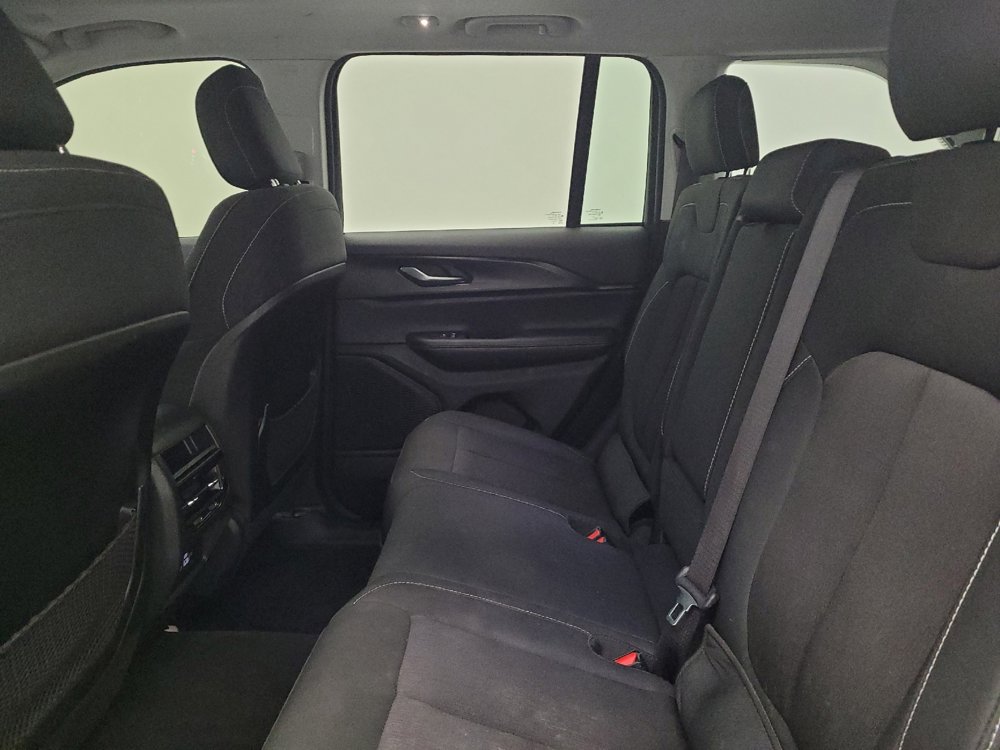 Used 2023 Jeep Grand Cherokee Laredo X image 18