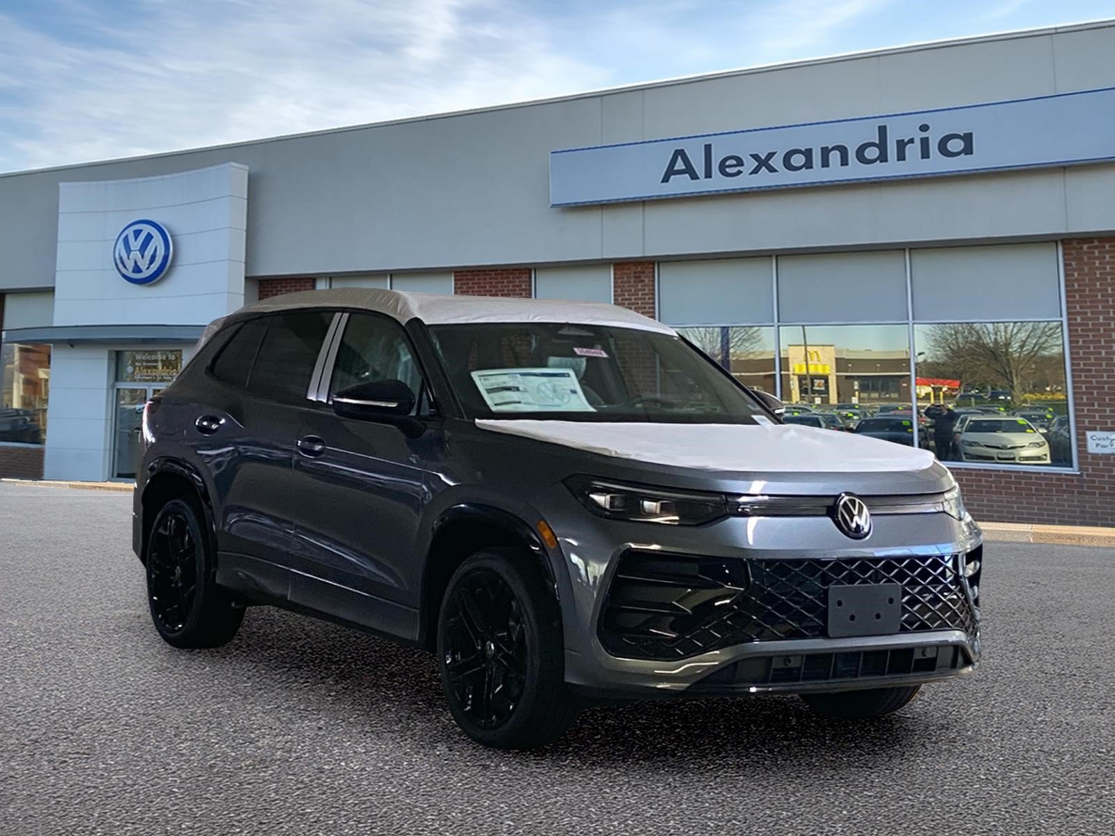 New 2026 Volkswagen Tiguan SE R-Line AWD/4WD image 1