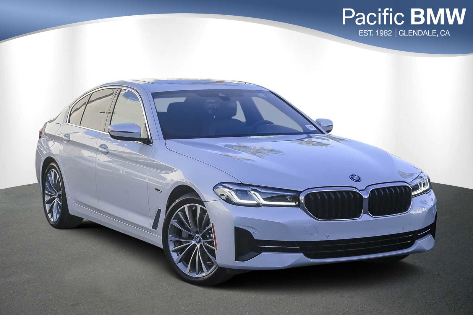 Certified 2023 BMW 530e w/ Convenience Package image 1