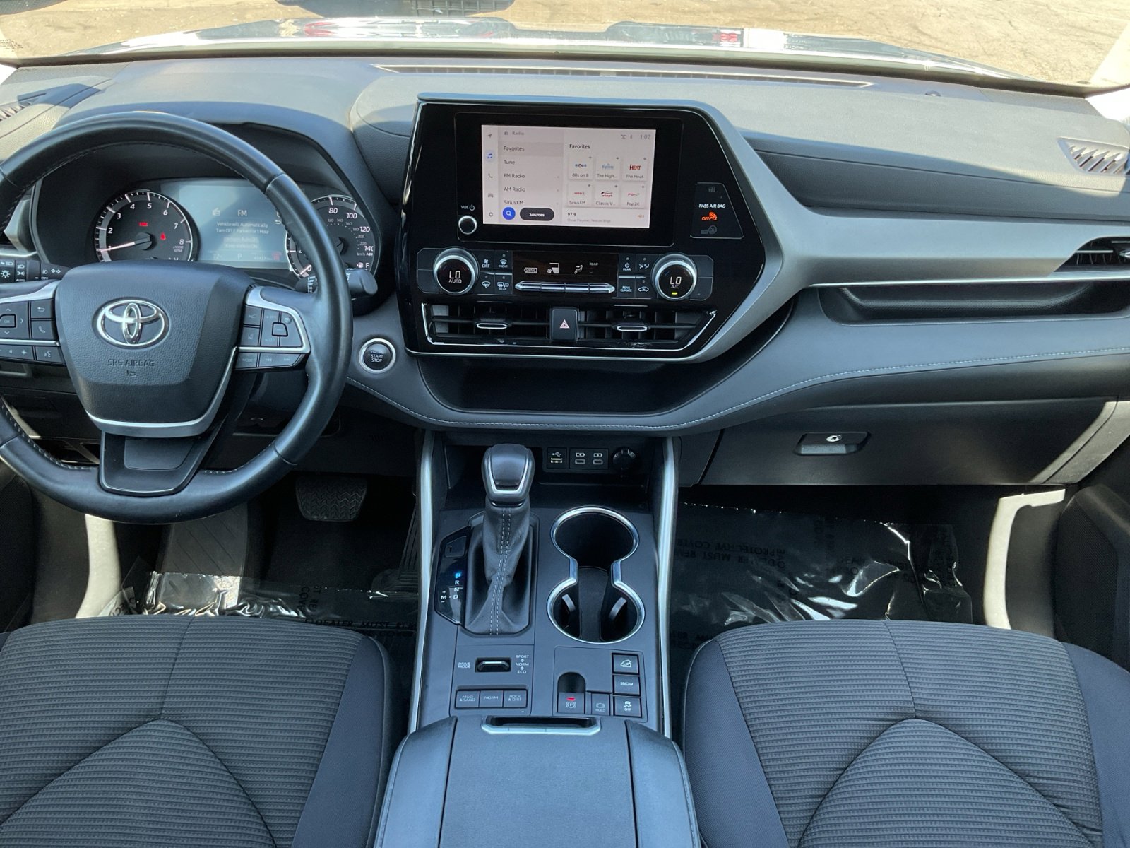 Used 2024 Toyota Highlander LE image 16