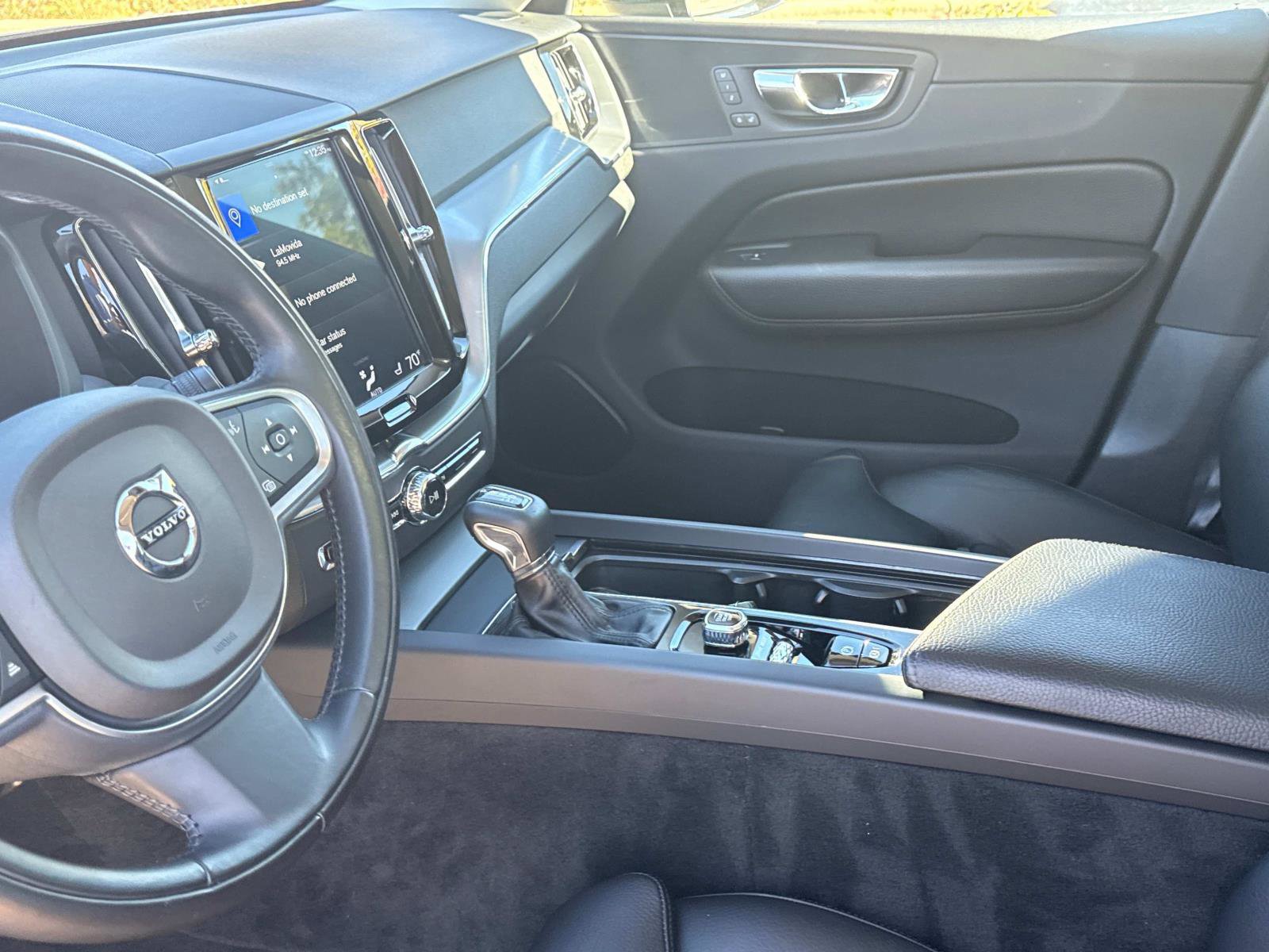 Used 2019 Volvo XC60 T5 Momentum w/ Premium Package image 19