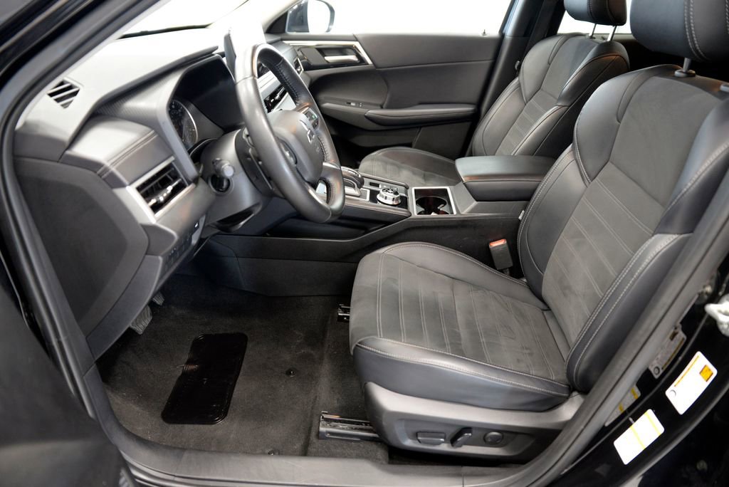 Used 2024 Mitsubishi Outlander SE image 15