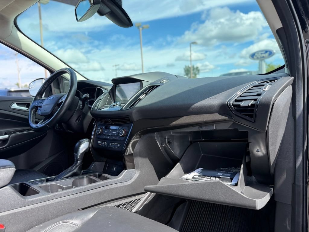 Used 2019 Ford Escape Titanium AWD/4WD image 16