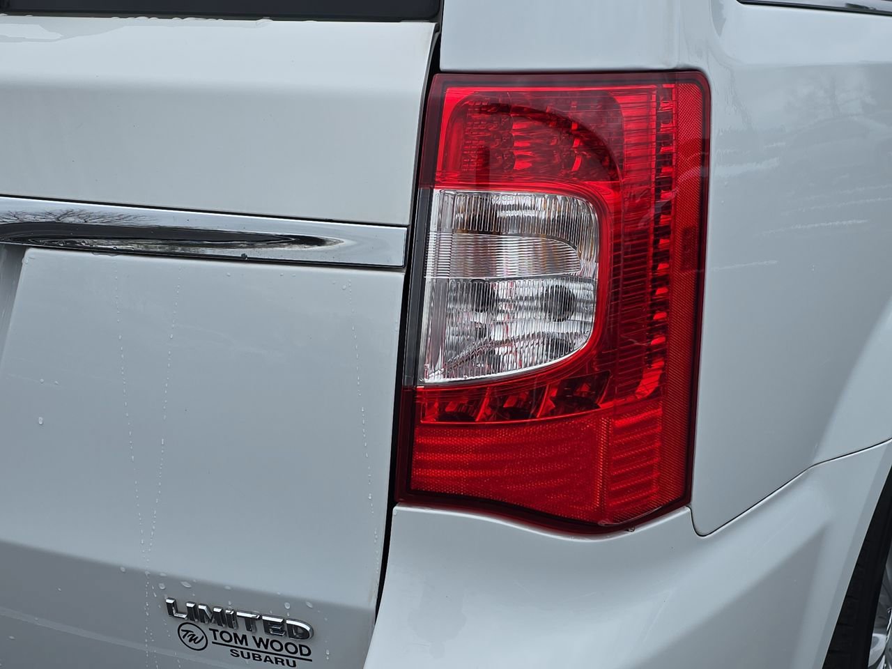 Used 2014 Chrysler Town & Country Limited w/ Luxury Group FWD image 30