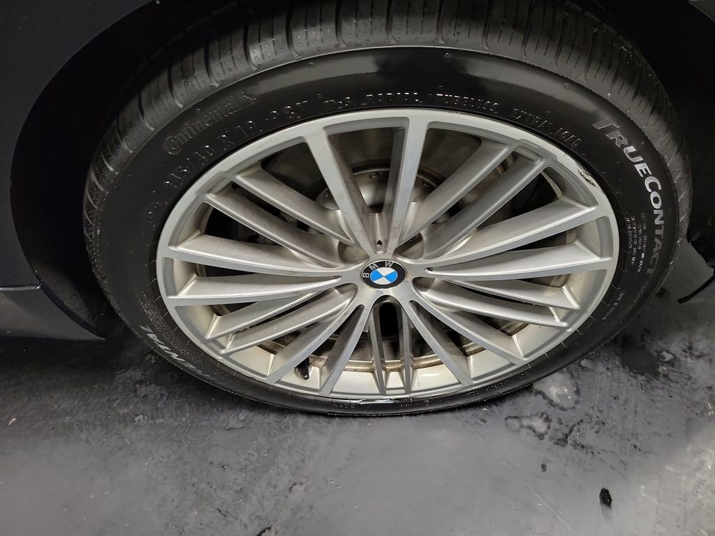 Used 2017 BMW 540i xDrive image 12