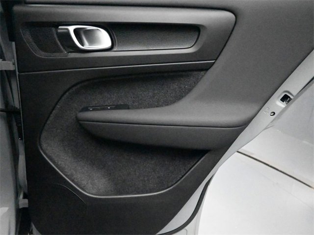 Used 2025 Volvo XC40 B5 Core image 29