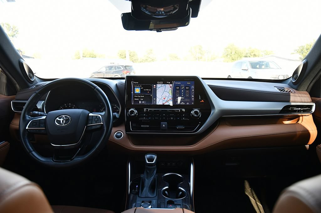 Used 2021 Toyota Highlander Platinum AWD/4WD image 25