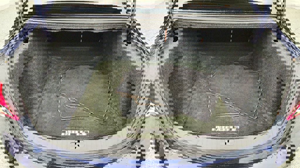 Used 2016 Chevrolet Impala LTZ w/ Enhanced Convenience Package image 27