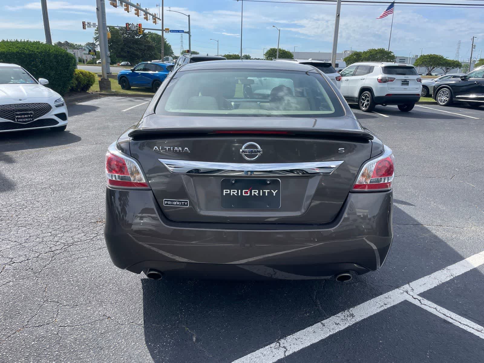 Used 2015 Nissan Altima 2.5 S w/ Sport Value Package FWD image 4