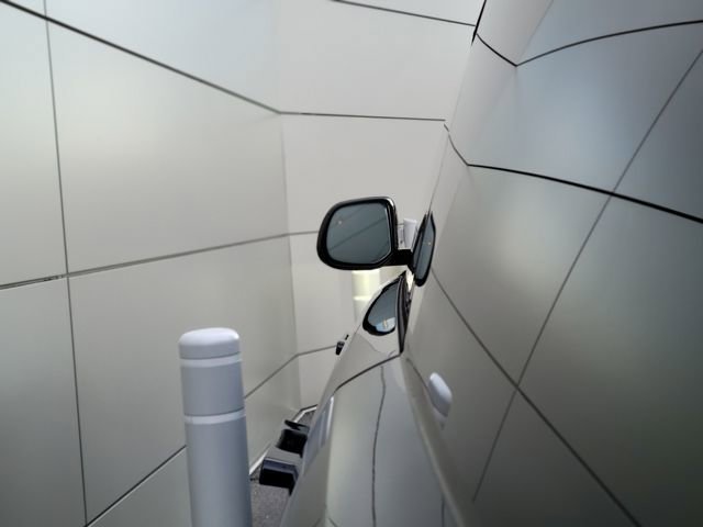 Used 2025 Land Rover Range Rover Sport SE image 43