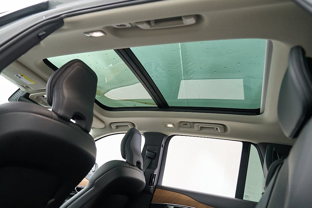 Certified 2025 Volvo XC90 B6 Plus AWD/4WD image 23