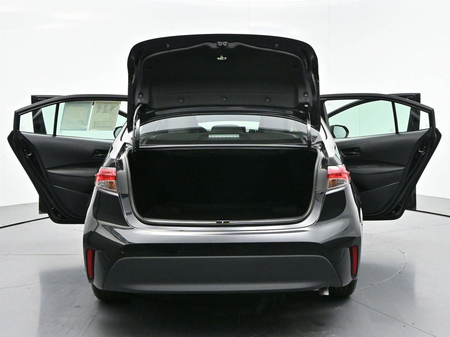 Used 2024 Toyota Corolla LE w/ LE Convenience Package image 39