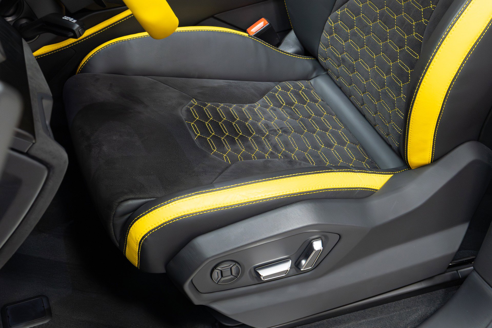 Used 2022 Lamborghini Urus image 8