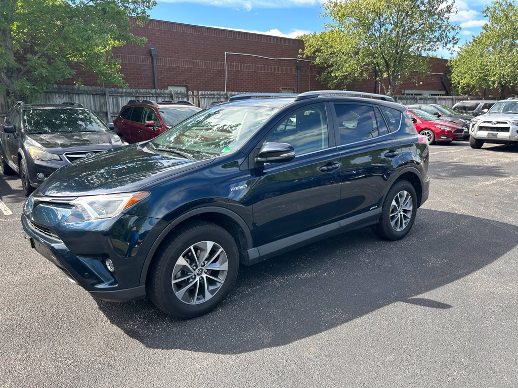 Used 2018 Toyota RAV4 XLE w/ Convenience Package AWD/4WD image 7