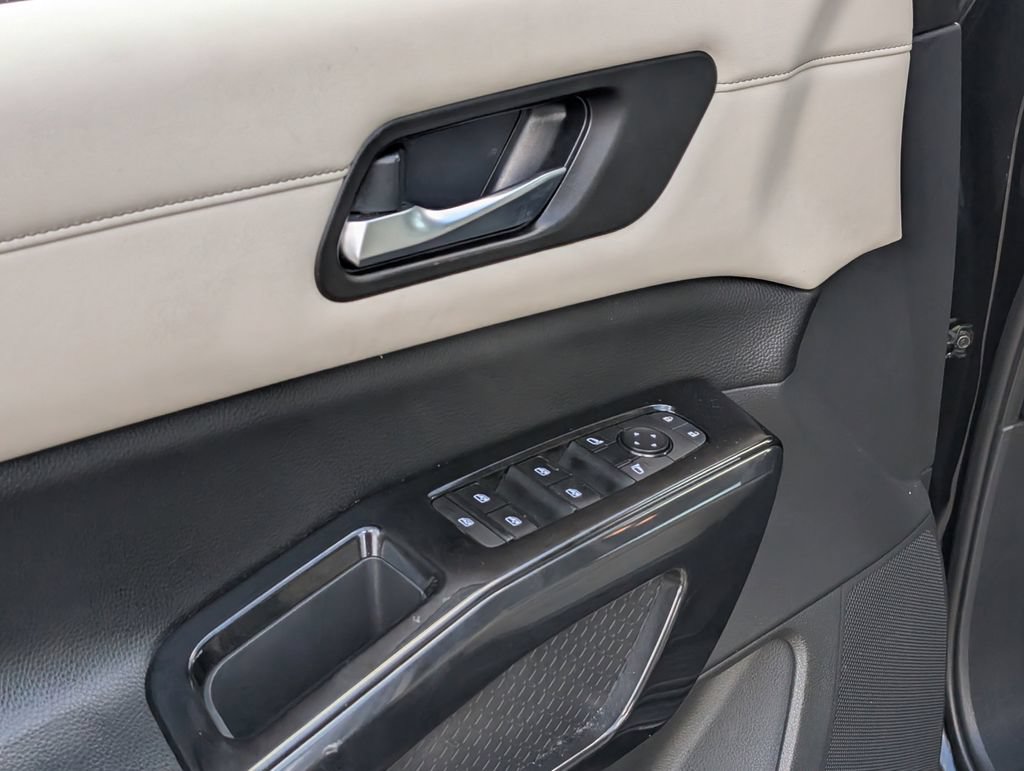 Used 2022 Nissan Pathfinder SV FWD image 17