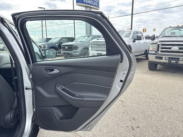 Used 2017 Ford Focus SE w/ SE Winter Package image 25