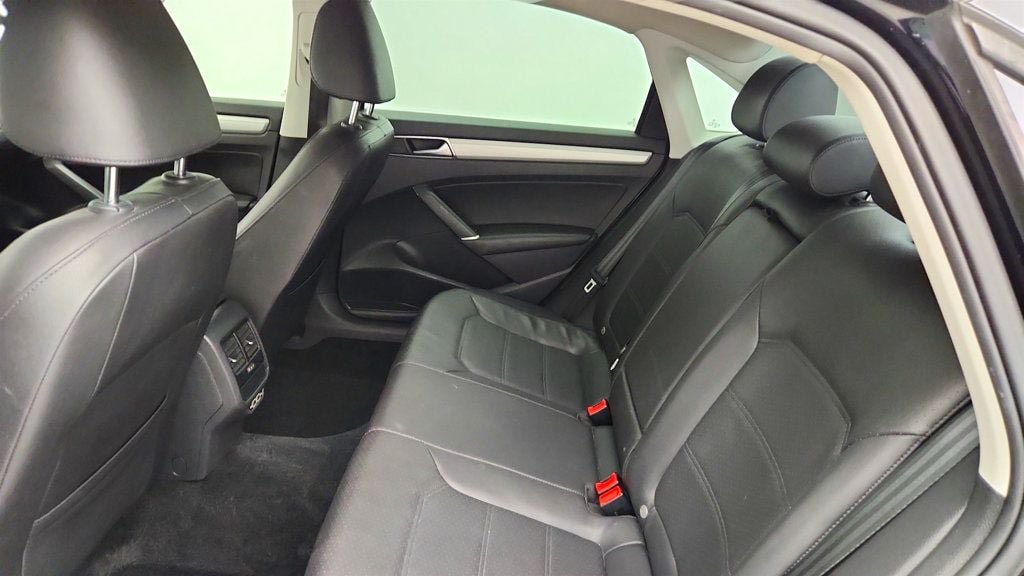 Used 2019 Volkswagen Passat 2.0T Wolfsburg w/ Wheels & Sunroof Package FWD image 19