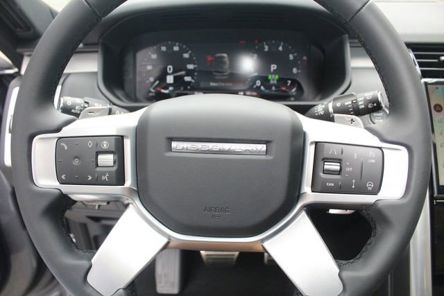 New 2025 Land Rover Discovery Dynamic SE image 17