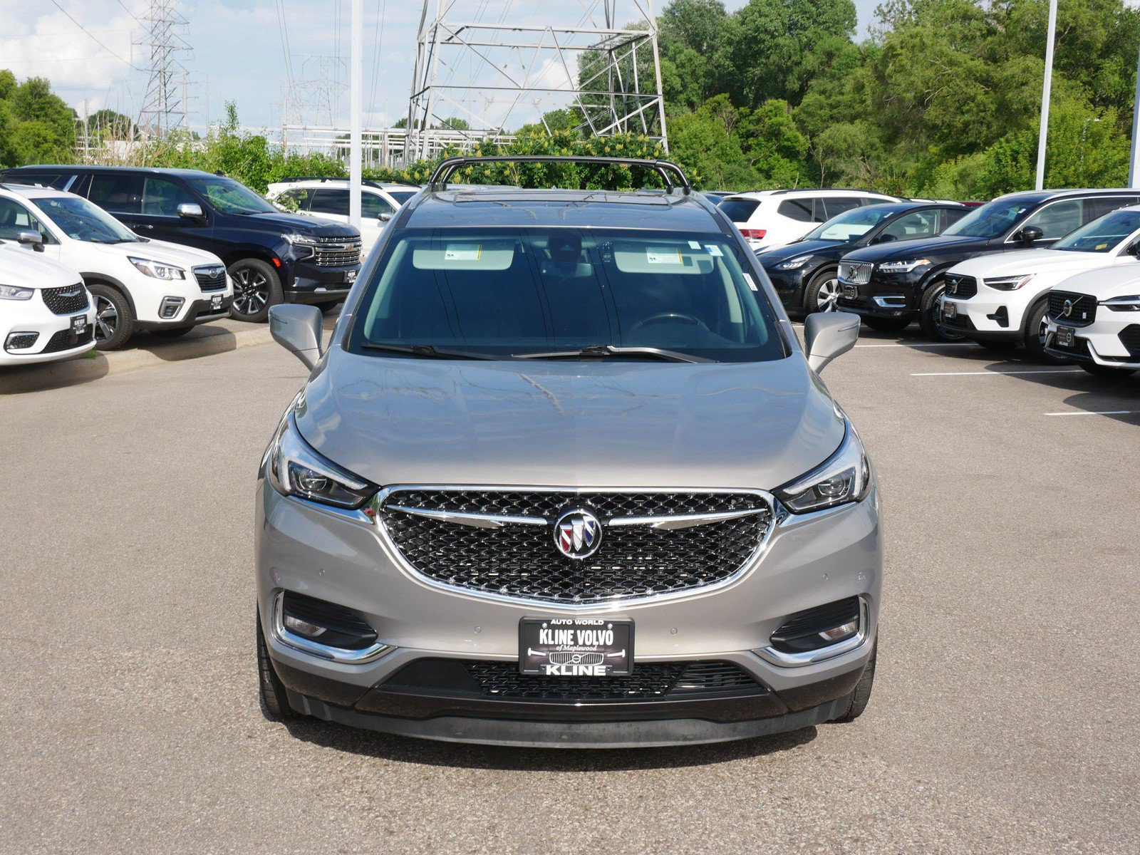 Used 2019 Buick Enclave Avenir w/ Avenir Technology Package AWD/4WD image 2