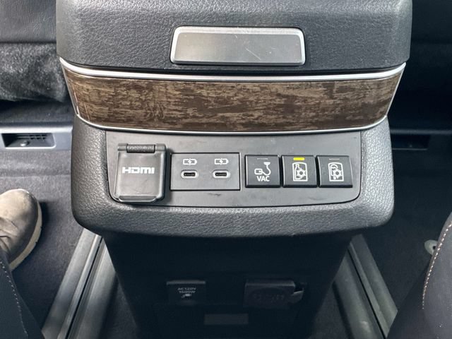 Used 2025 Toyota Sienna Platinum AWD/4WD image 14