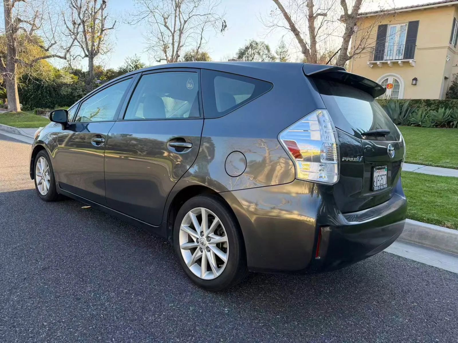 Used 2012 Toyota Prius V Five image 6
