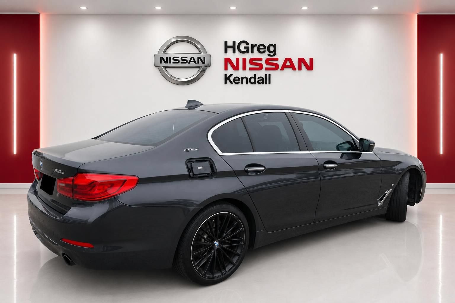 Used 2018 BMW 530e w/ Premium Package 2 RWD image 4