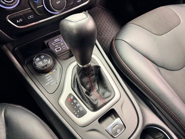 Used 2015 Jeep Cherokee Trailhawk image 17