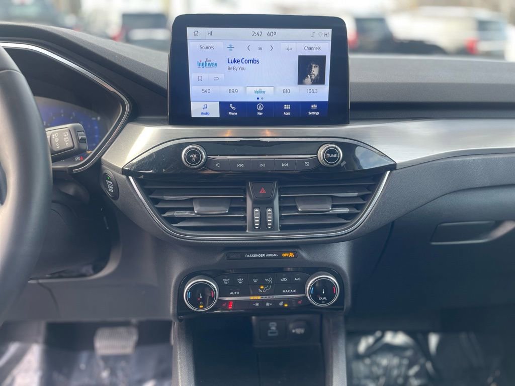 Used 2022 Ford Escape Titanium w/ Class II Trailer Tow Package image 16