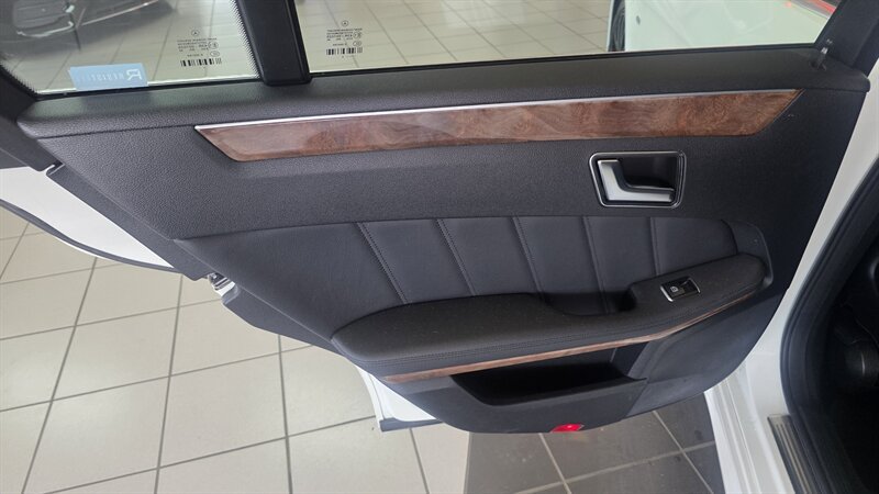 Used 2012 Mercedes-Benz E 350 4MATIC Sedan image 22