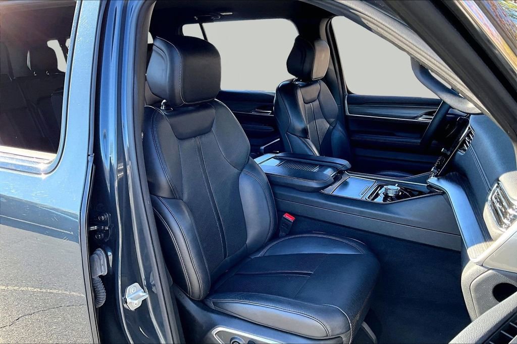 Used 2024 Jeep Wagoneer L Series II w/ Flexible Seating Group image 20