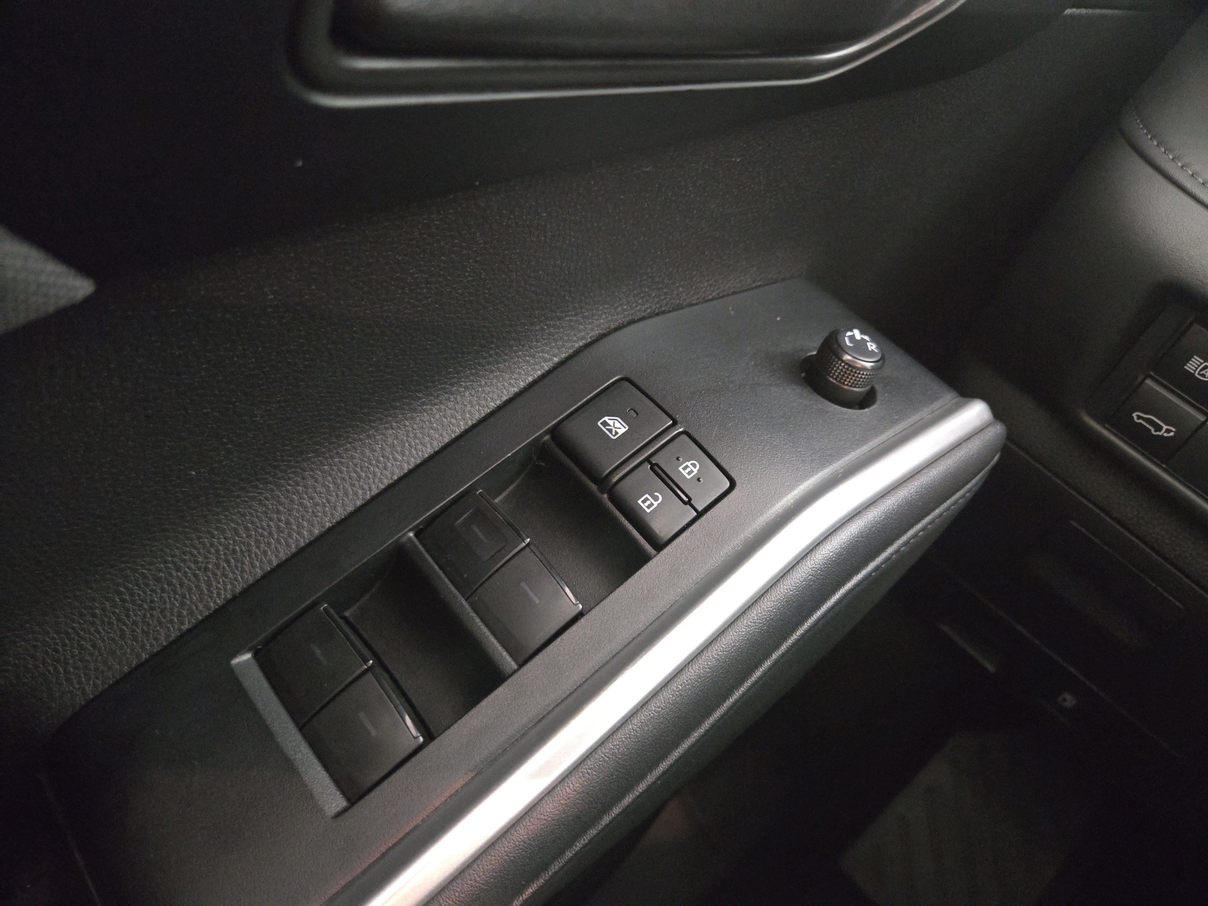 Used 2020 Toyota Highlander LE FWD image 30