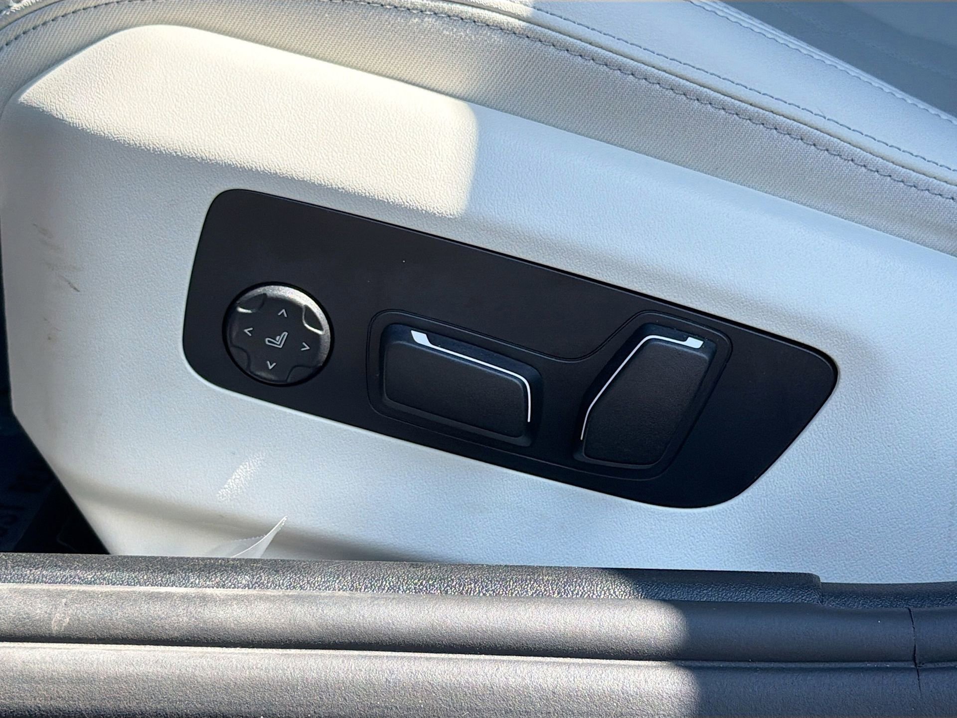 Used 2025 BMW 530i 530i w/ M Sport Package image 26