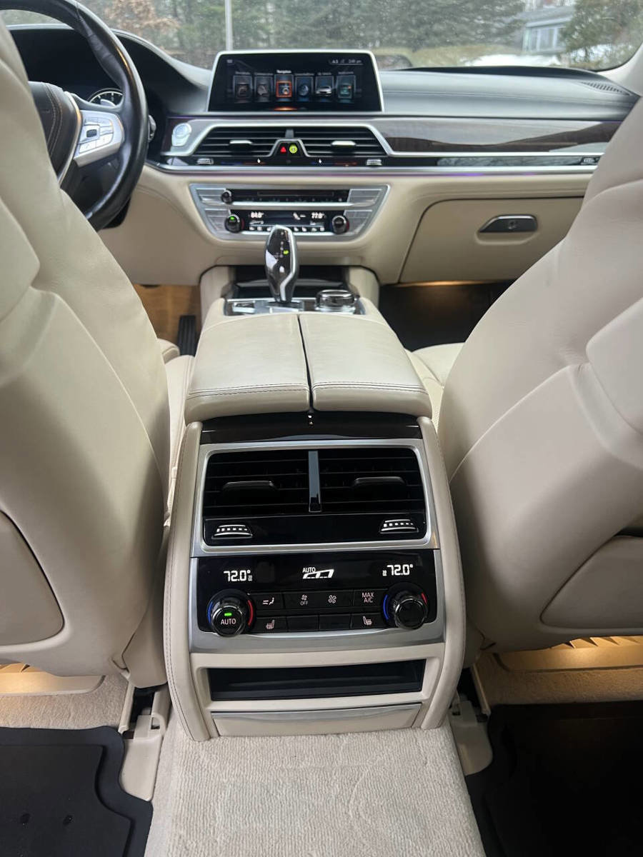 Used 2016 BMW 750i xDrive image 23