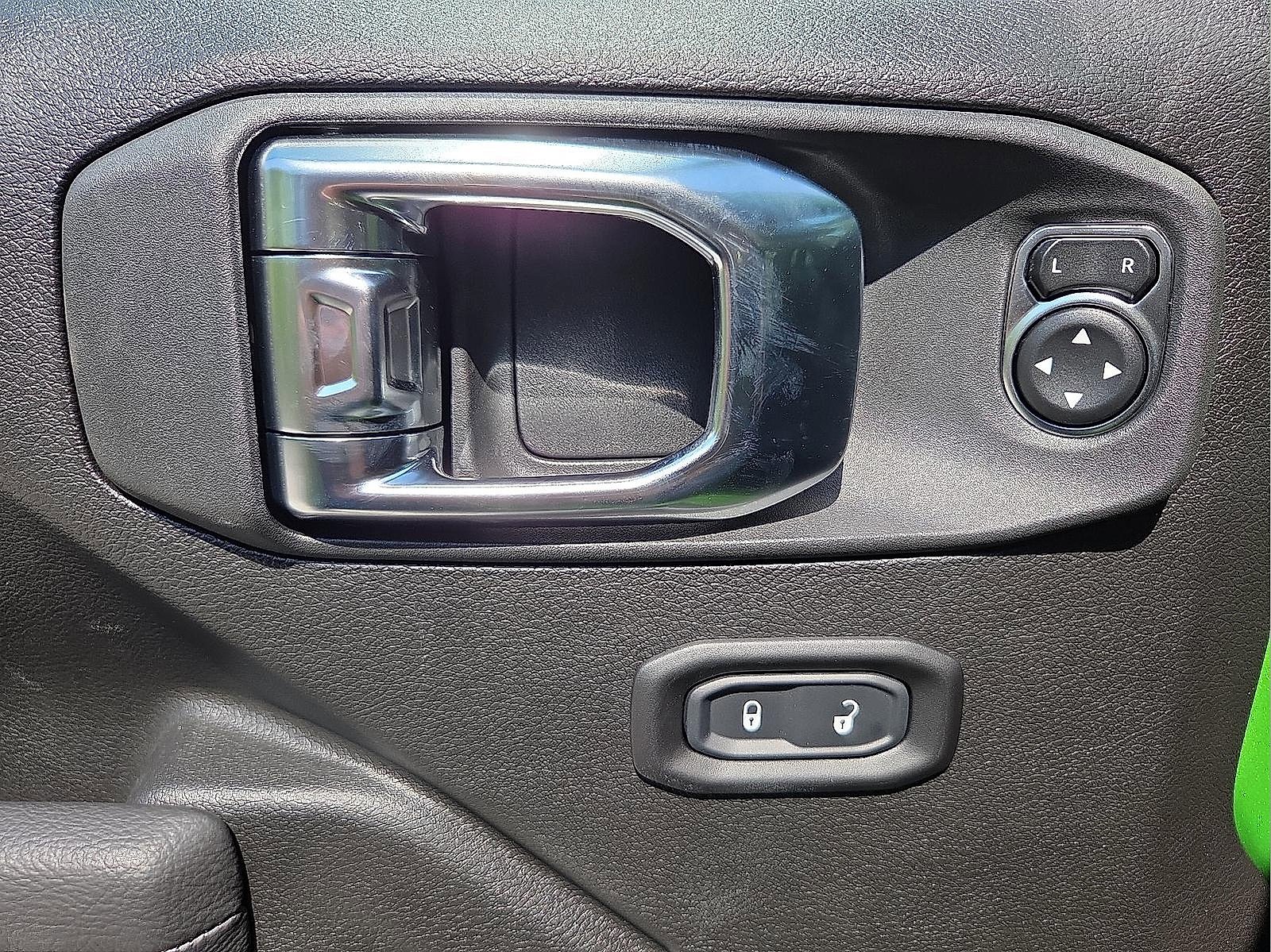 New 2025 Jeep Gladiator Mojave w/ Steel Bumper Group image 13