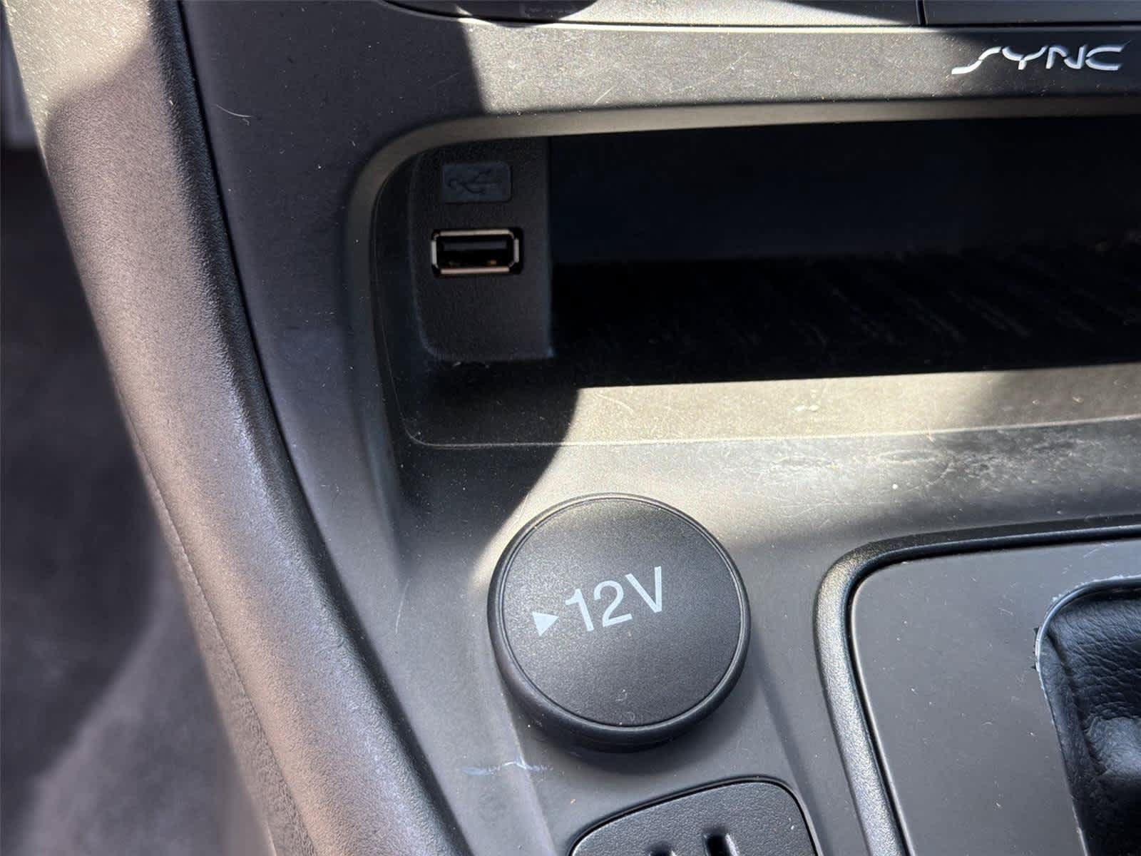 Used 2018 Ford Focus SE w/ SE Appearance Package FWD image 35
