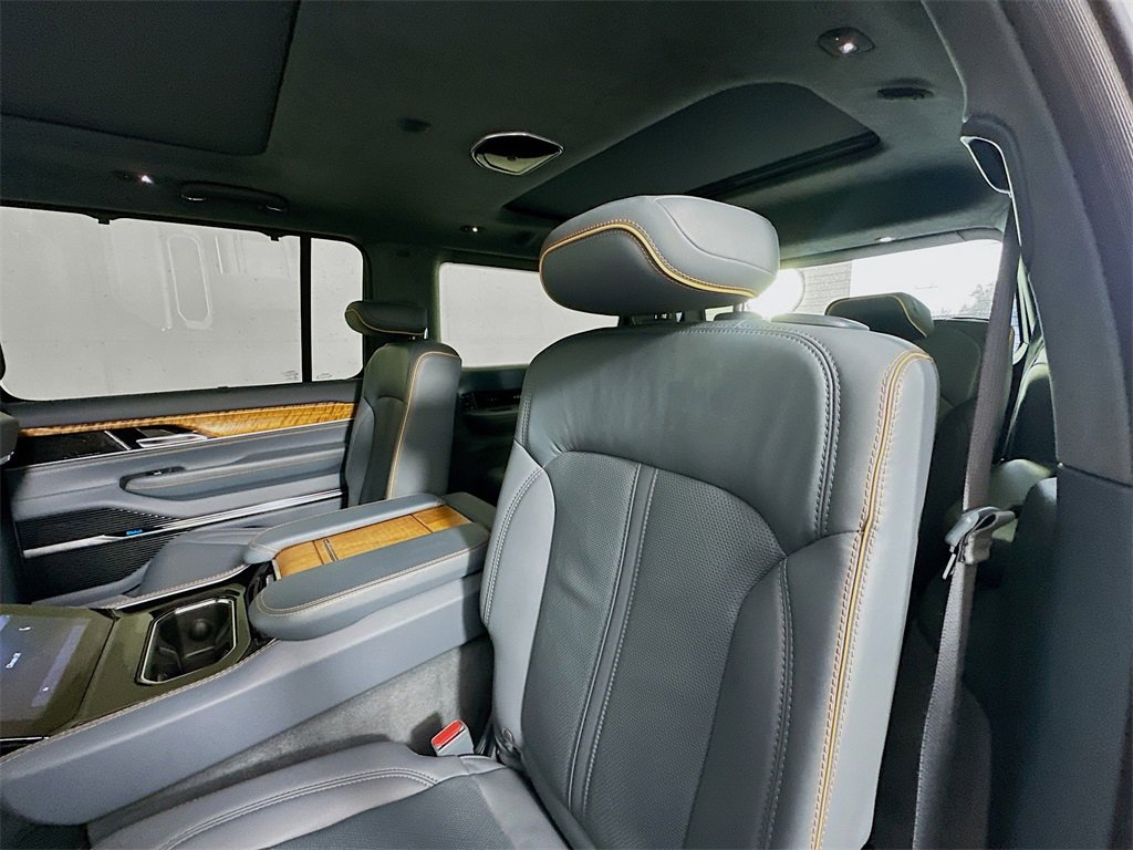 Used 2022 Jeep Grand Wagoneer Series II w/ Convenience Group III image 26