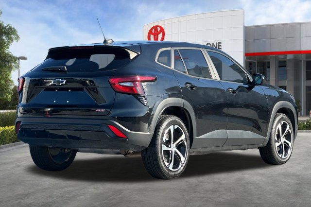 Used 2024 Chevrolet Trax RS w/ Driver Confidence Package FWD image 4