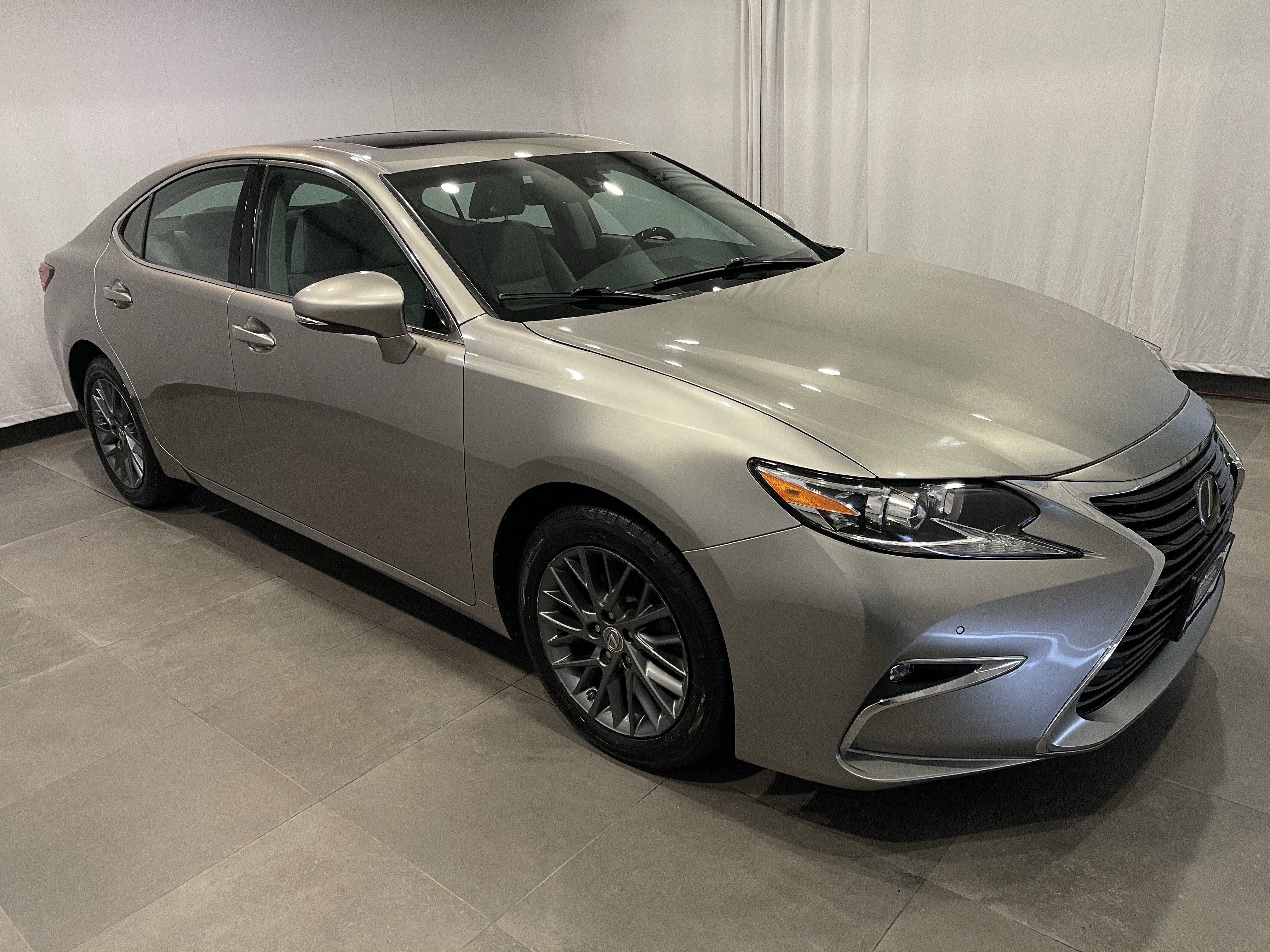 Used 2018 Lexus ES 350 w/ Premier Package FWD image 3